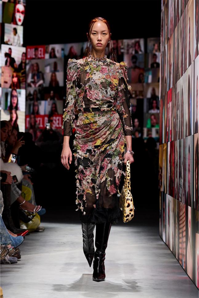 PLAY SHOULDER CROSS BODYBAG